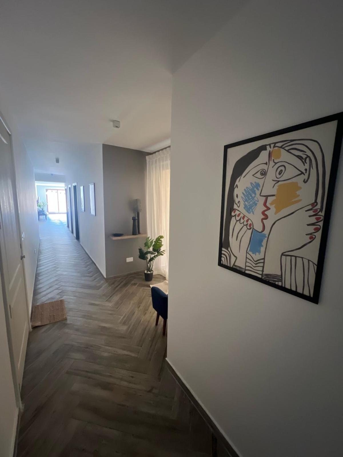 Luxury 3 Bed With Large Outdoor Pools And Gardens Apartment